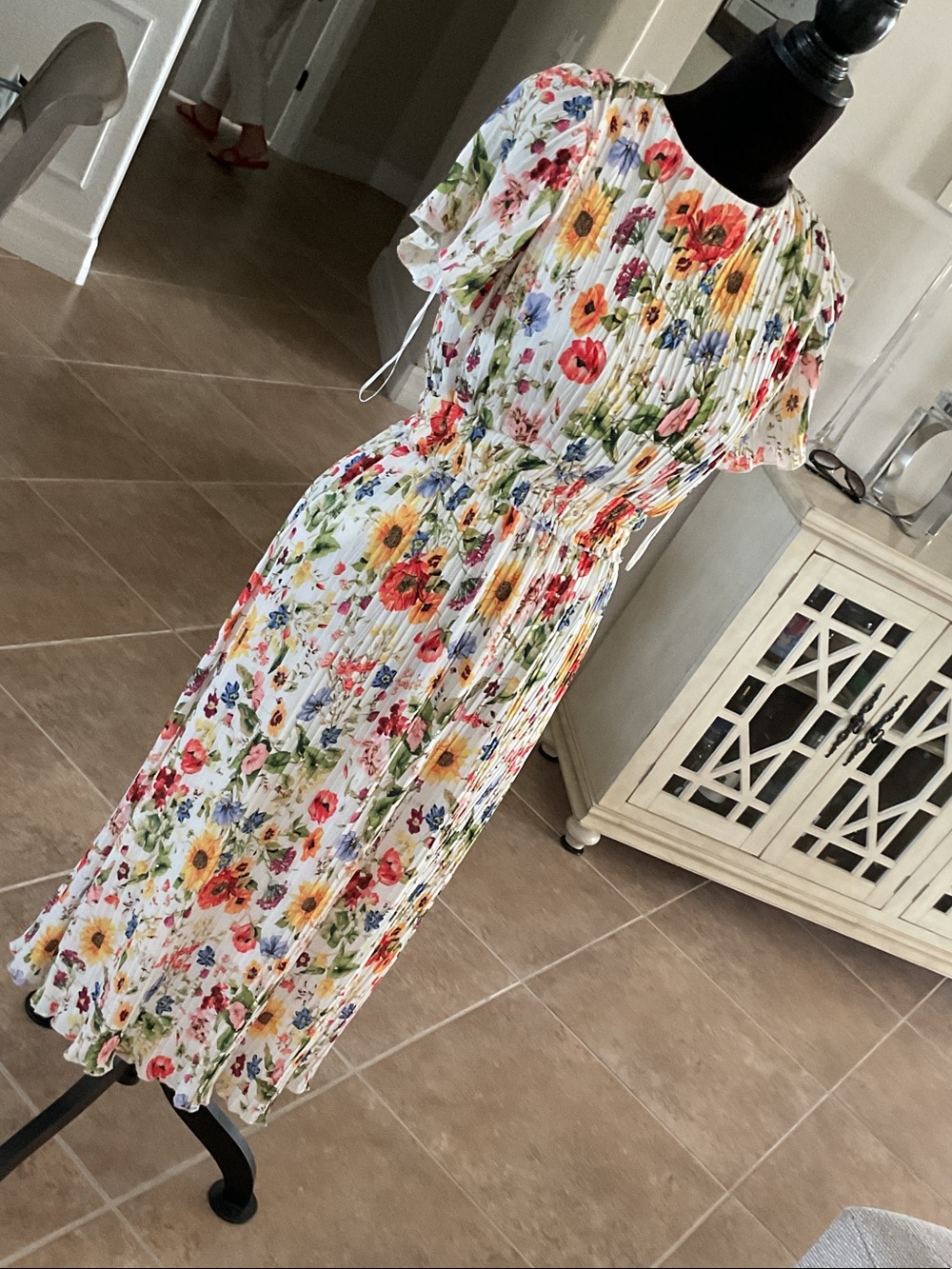 T Tahari floral print maxi dress, elastic waist, size XS